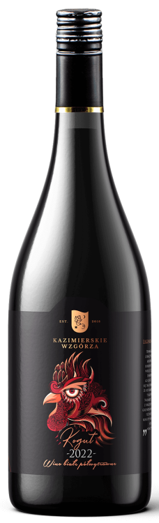 Białe półwytrawne wino Kazimierskie Wzgórza Kogut o pojemności 0,75 litra.